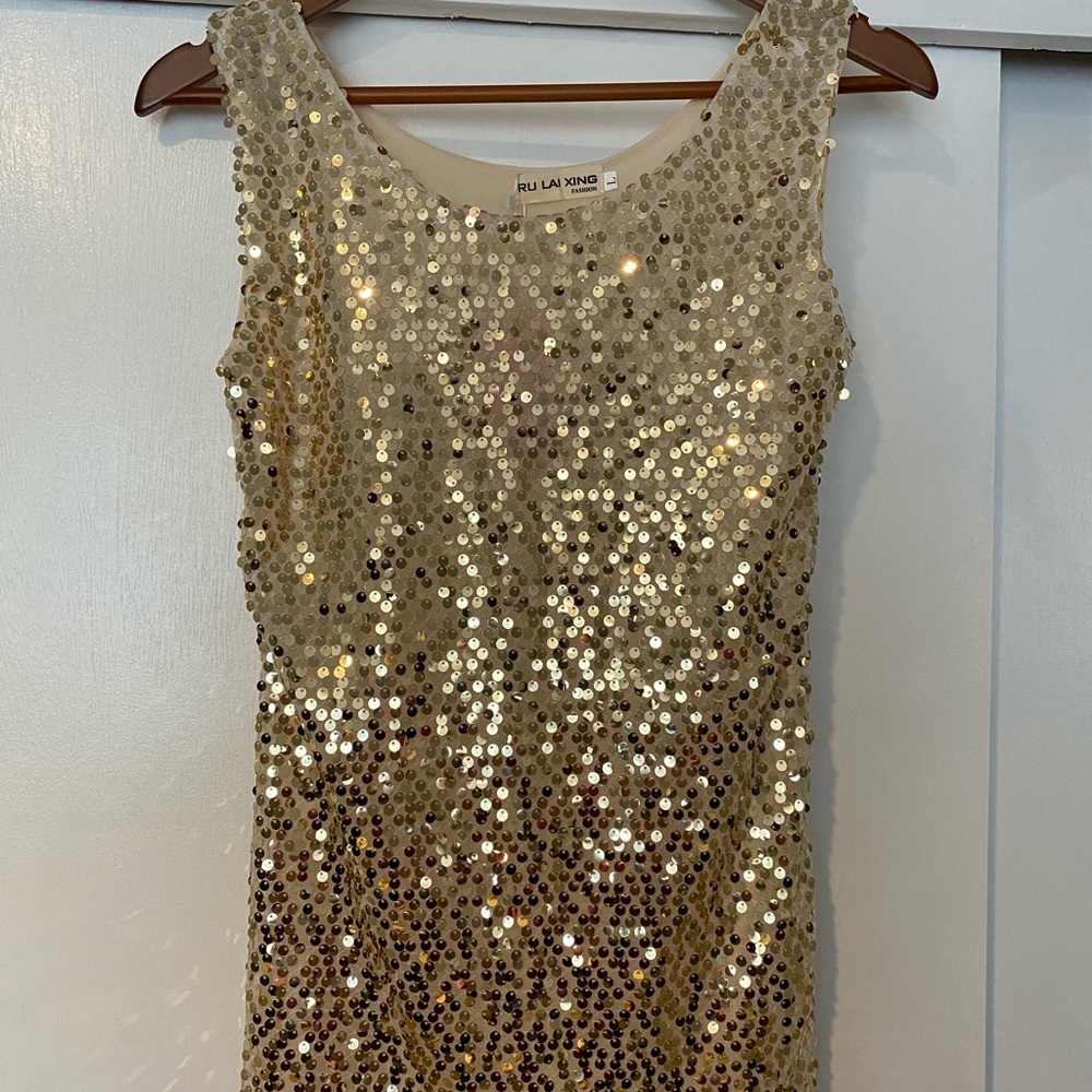 Sequin top sleeveless gold large